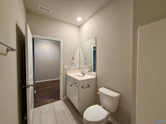 Building Photo - 116 River Haven Dr