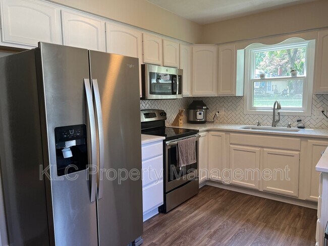 Building Photo - 9748 Lincoln Ave