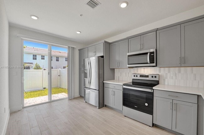 Building Photo - 133 SW 171st Ave