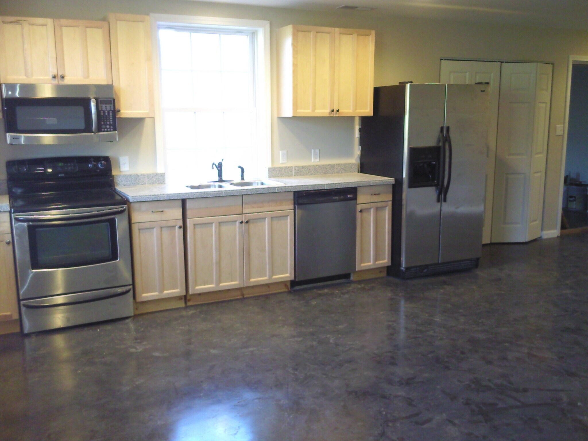 Building Photo - 76 Lara Dr