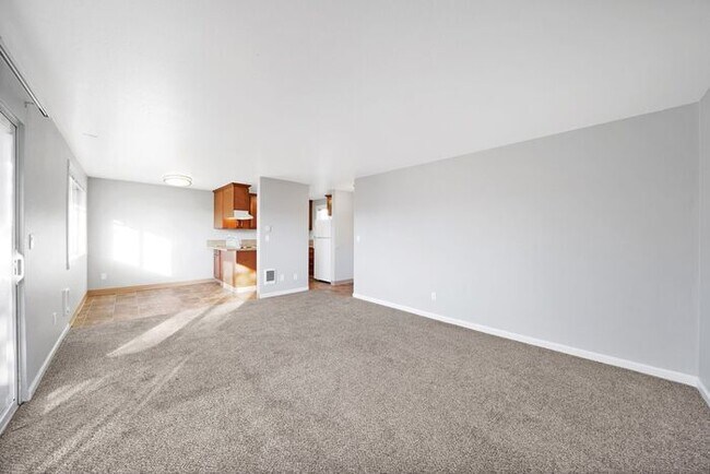 Building Photo - 3 bedroom 1 bath in heart of Milwaukie