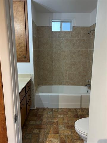 Building Photo - 162 Kent St