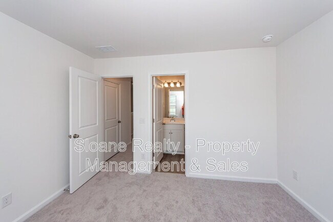 Building Photo - 4633 Forest Hills Dr