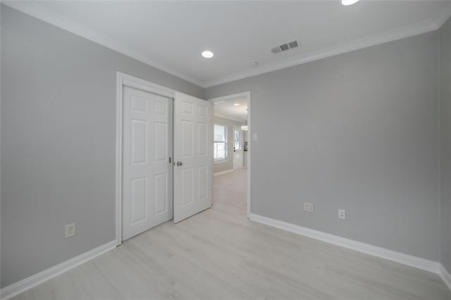 Building Photo - 512 E Tyler St