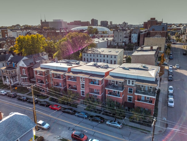 Building Photo - Euclid Court