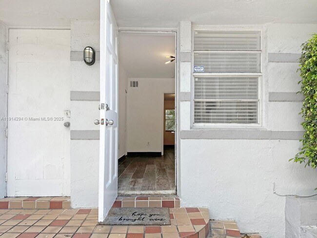 Building Photo - 901 Euclid Ave