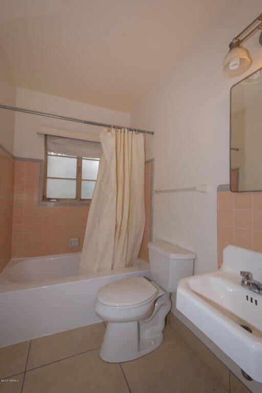 Building Photo - 2915 E 10th St