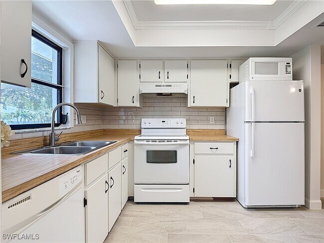 Building Photo - 28120 Pine Haven Way