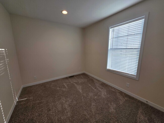 Building Photo - 3678 Hawthorne St