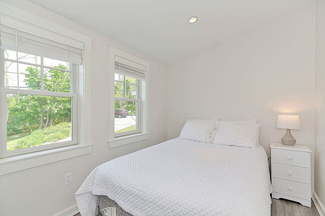 Building Photo - WINTER RENTAL: Changes In Latitude (Dogs Welcome!)