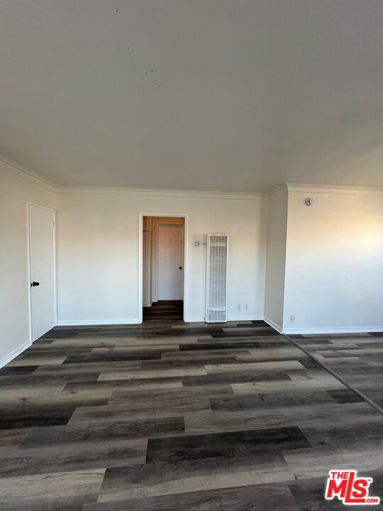 Building Photo - 1104 W 93rd St