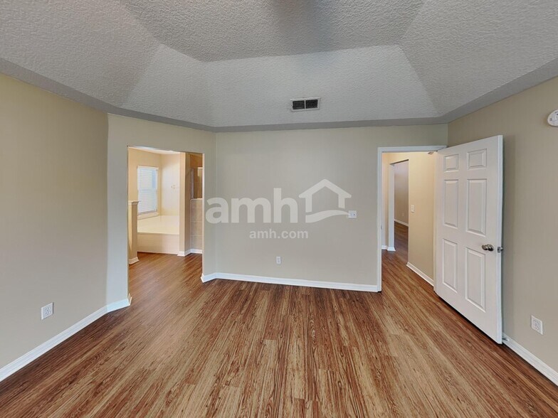 Building Photo - 1002 Chapeltown Cir N