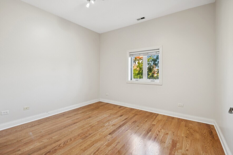 Building Photo - 2801 W Ardmore Ave