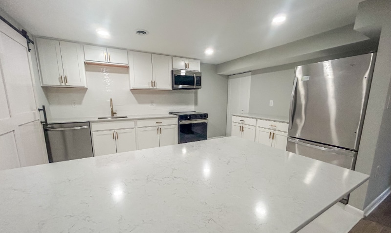 Building Photo - 15 Sloan Ln