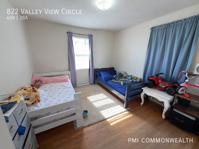 Building Photo - 822 Valley View Cir