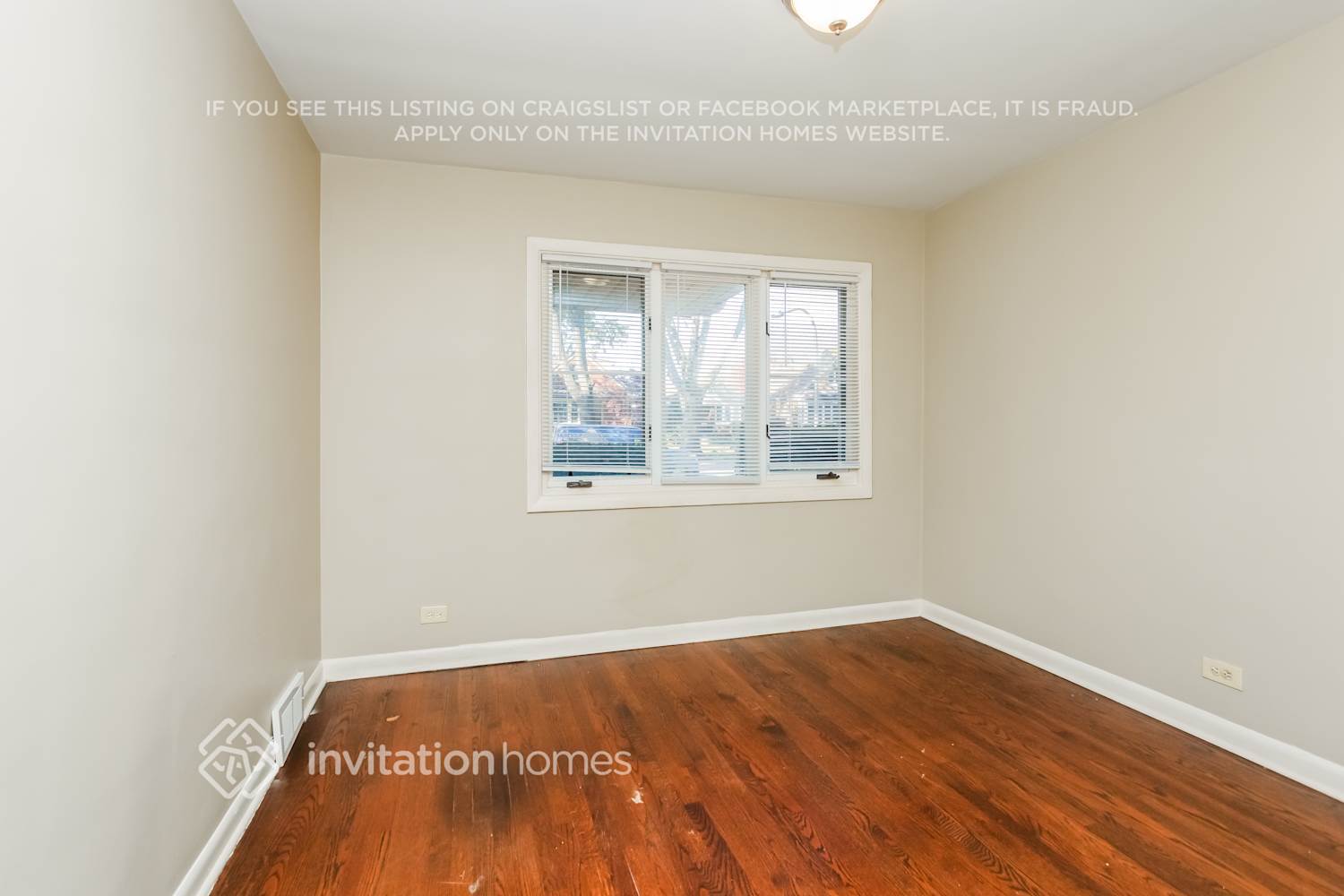 Building Photo - 10115 S California Ave