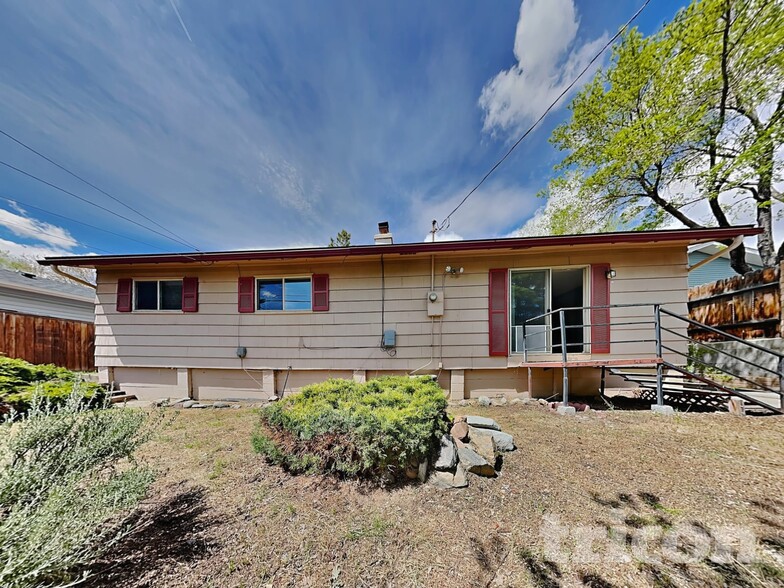 Building Photo - 1400 Ebbetts Dr