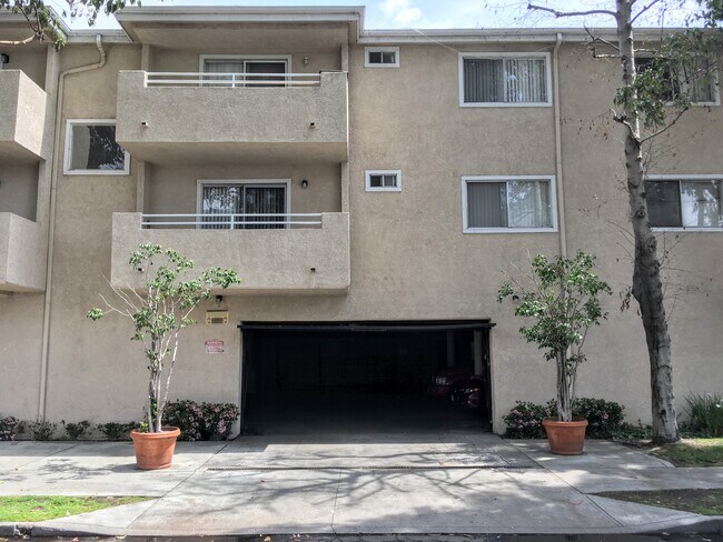 Building Photo - 1101 E South St