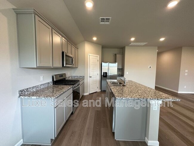 Building Photo - 10516 SW 41st Pl