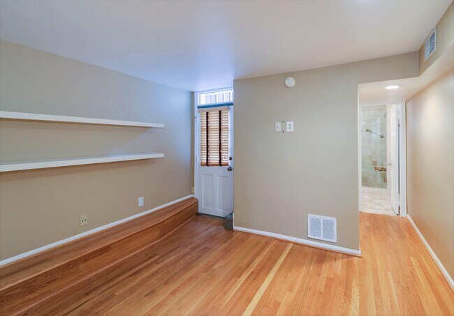 Building Photo - 3254 Q St NW