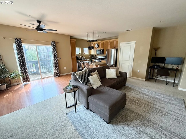 Building Photo - Spacious 2BD/2.5BA Townhome in the Heart o...