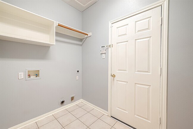 Building Photo - 13835 Desert Canyon Dr