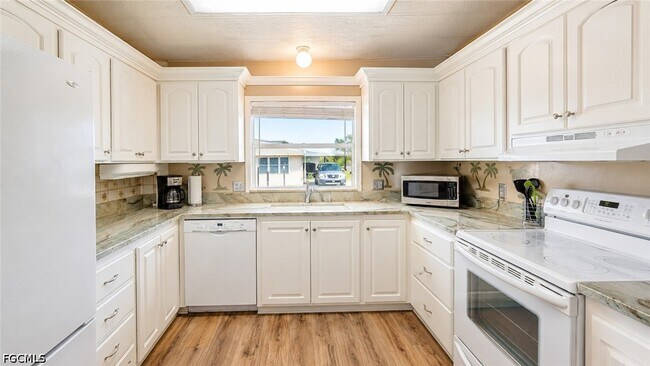 Building Photo - 3404 Rainbow Ln