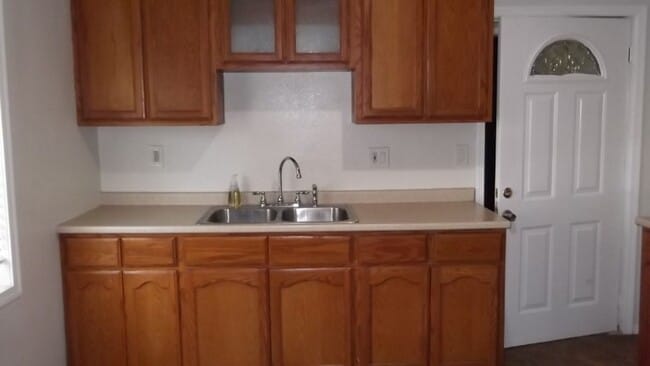 Building Photo - 1153 W 37th Pl