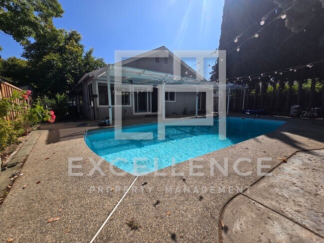 Building Photo - 4/2 House With Private Pool & Hot Tub, AC,...