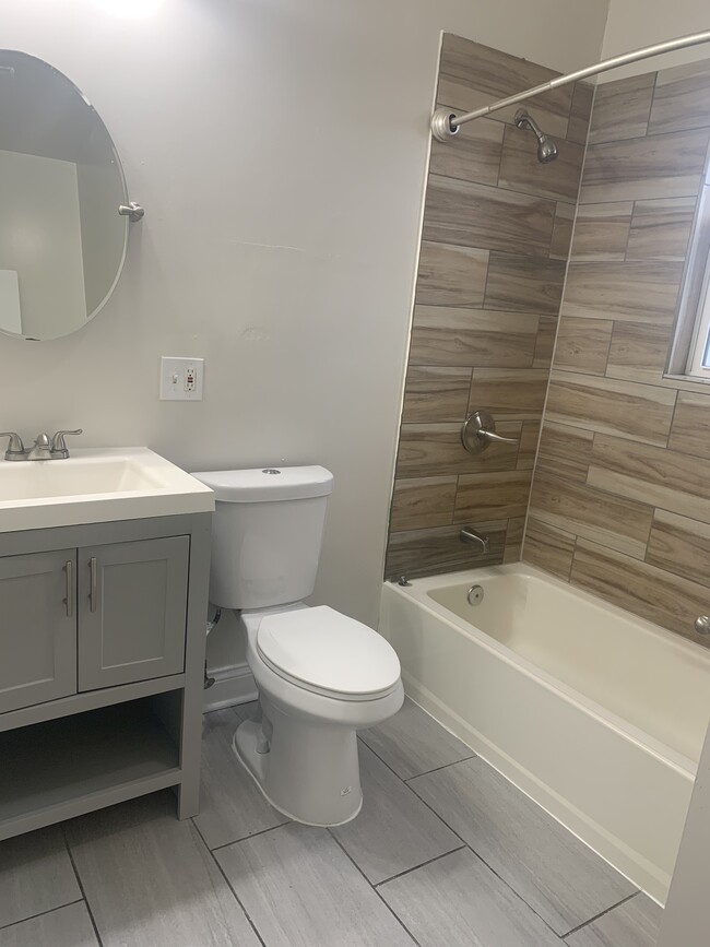 Bathroom - 2819 E 76th Pl
