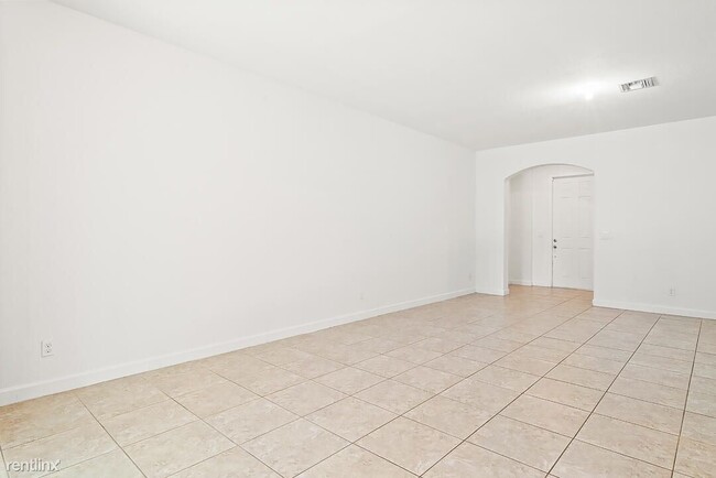 Building Photo - 3 br, 2.5 bath Townhome - Charleston Commons