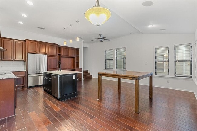 Building Photo - 735 Patterson Ave