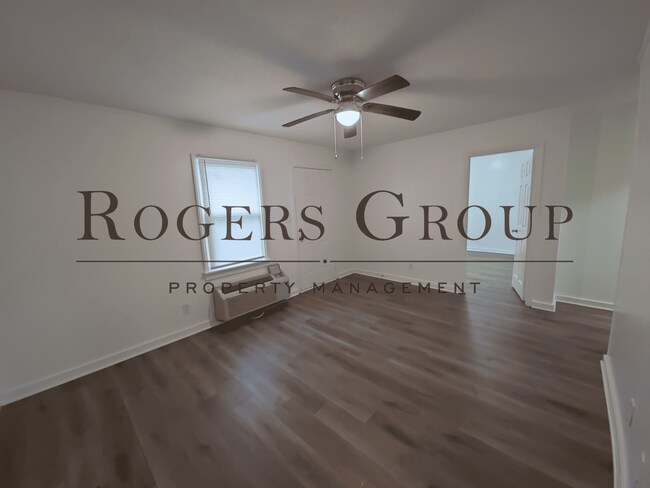 Building Photo - #450 - 102-104 Carter St Duplex