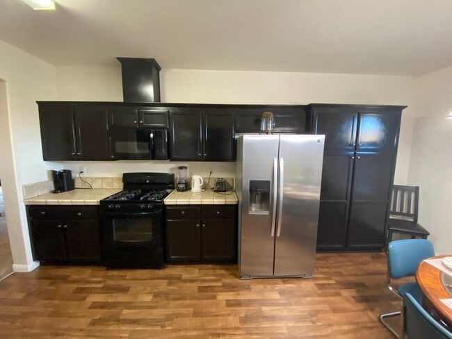 Building Photo - Affordable 3 BD 2 BA house in SE Bakersfield Near Union Ave & Berkshire Road