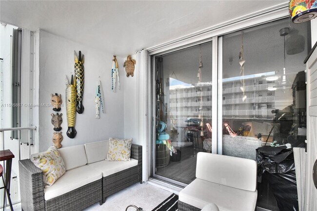 Building Photo - 1331 Lincoln Rd