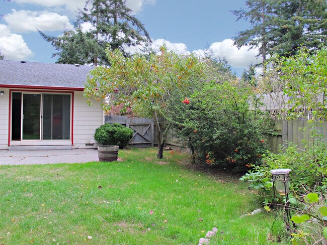 Building Photo - Pet Negotiable 3 Bedroom Home. Fire Place and Garage.