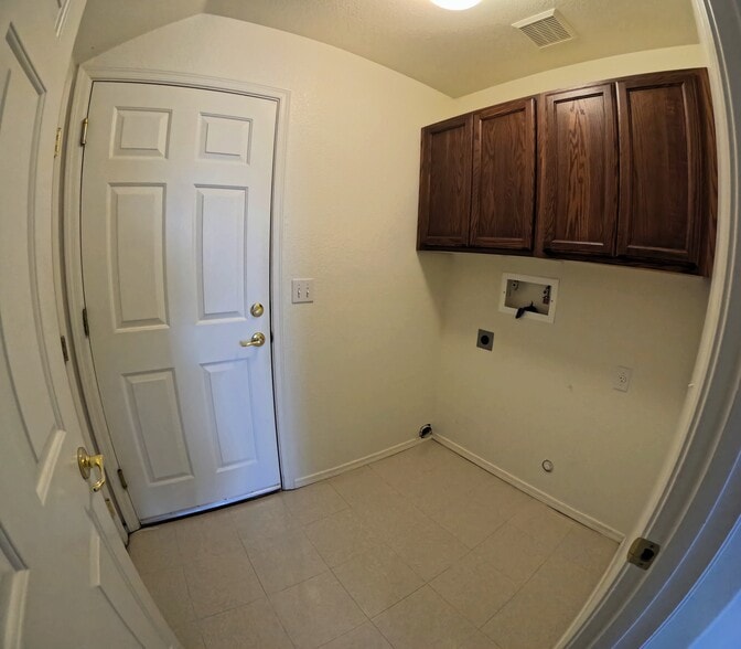 Laundry room - 3424 Sunriver Rd