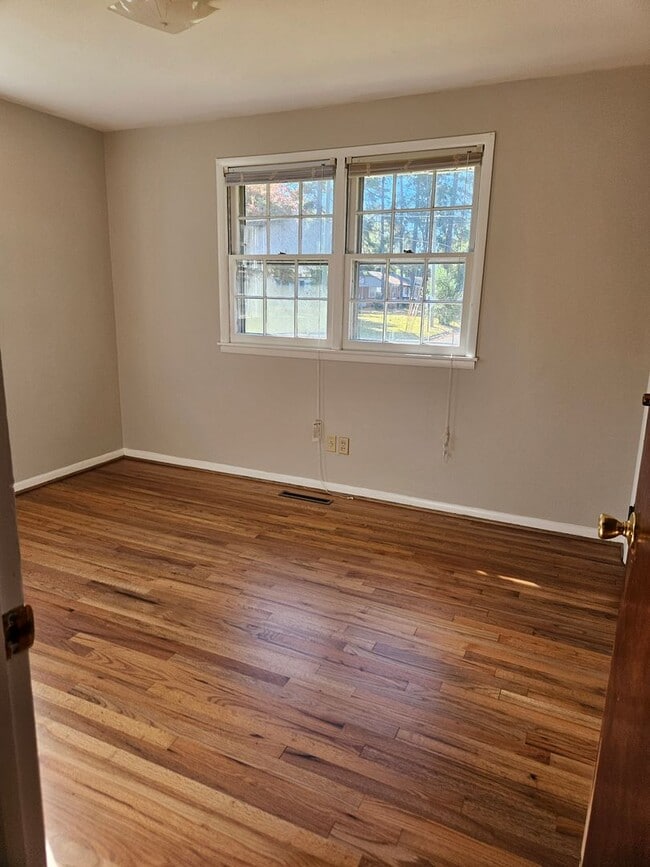 Building Photo - 307 Quail Dr