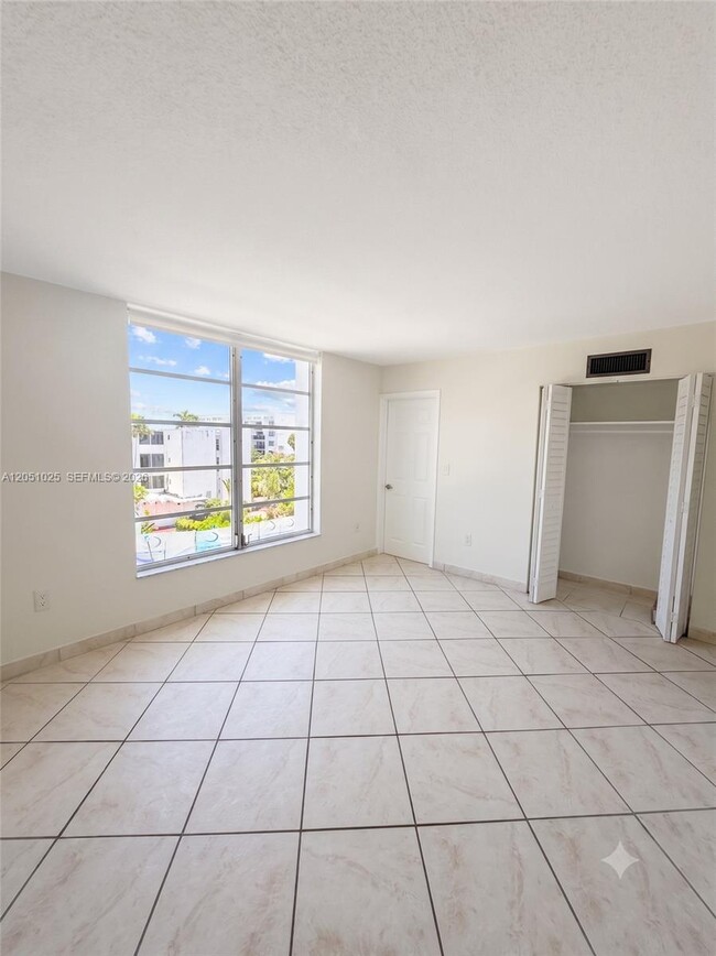 Building Photo - 1075 93rd St