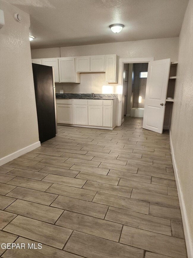 Building Photo - 2300 Bassett Ave