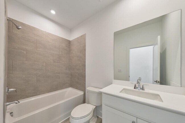 Building Photo - 515 Motivation Cir NW