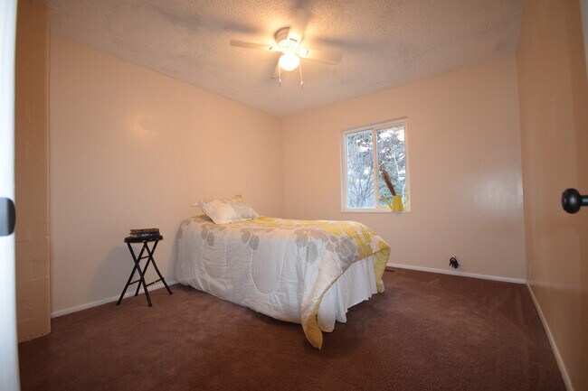 Building Photo - 14551 S Camp Williams Rd