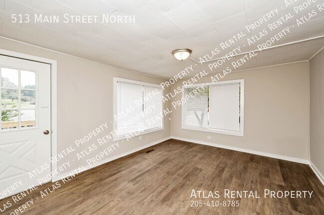 Building Photo - 513 Main St N