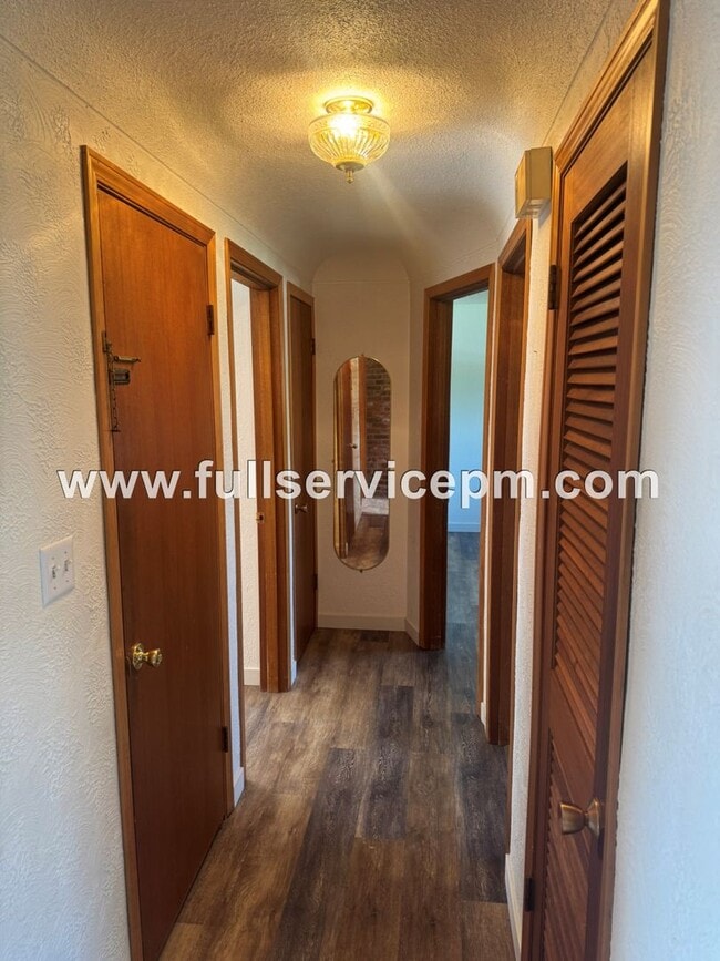 Building Photo - Charming house in downtown Snohomish