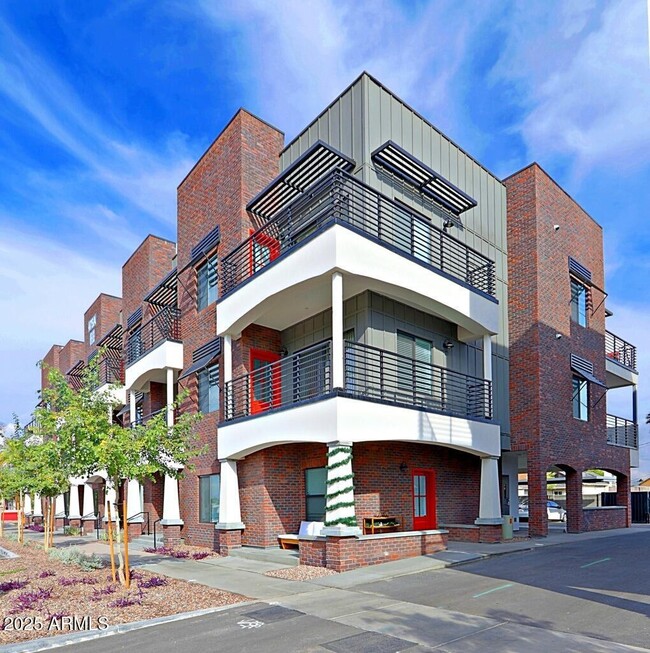 Primary Photo - 475 N 9th St