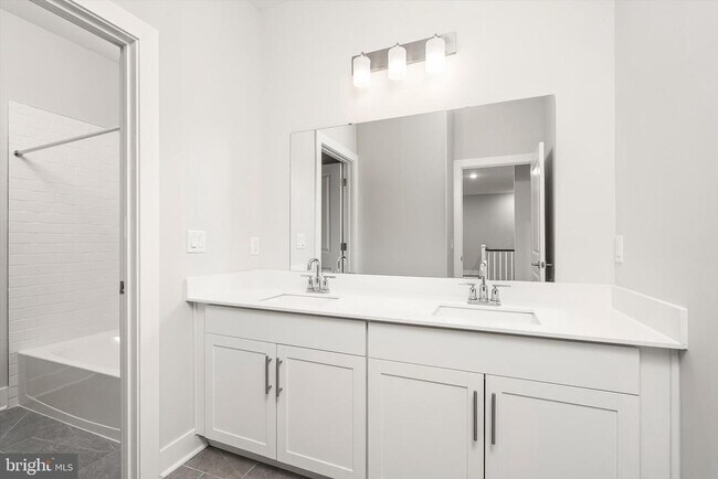 Building Photo - 4403 Thompson Dr