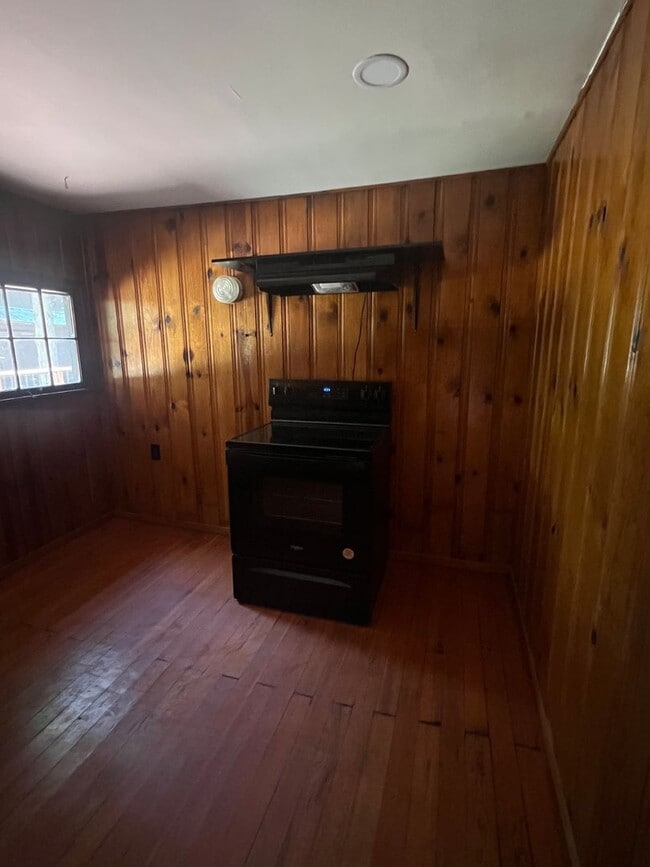 Building Photo - River Pines Home