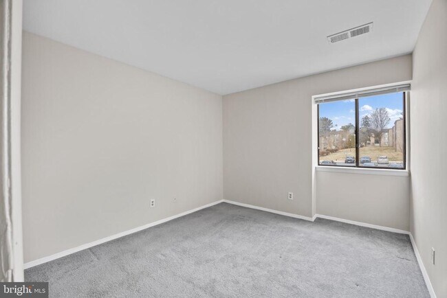 Building Photo - 10118 Little Pond Pl