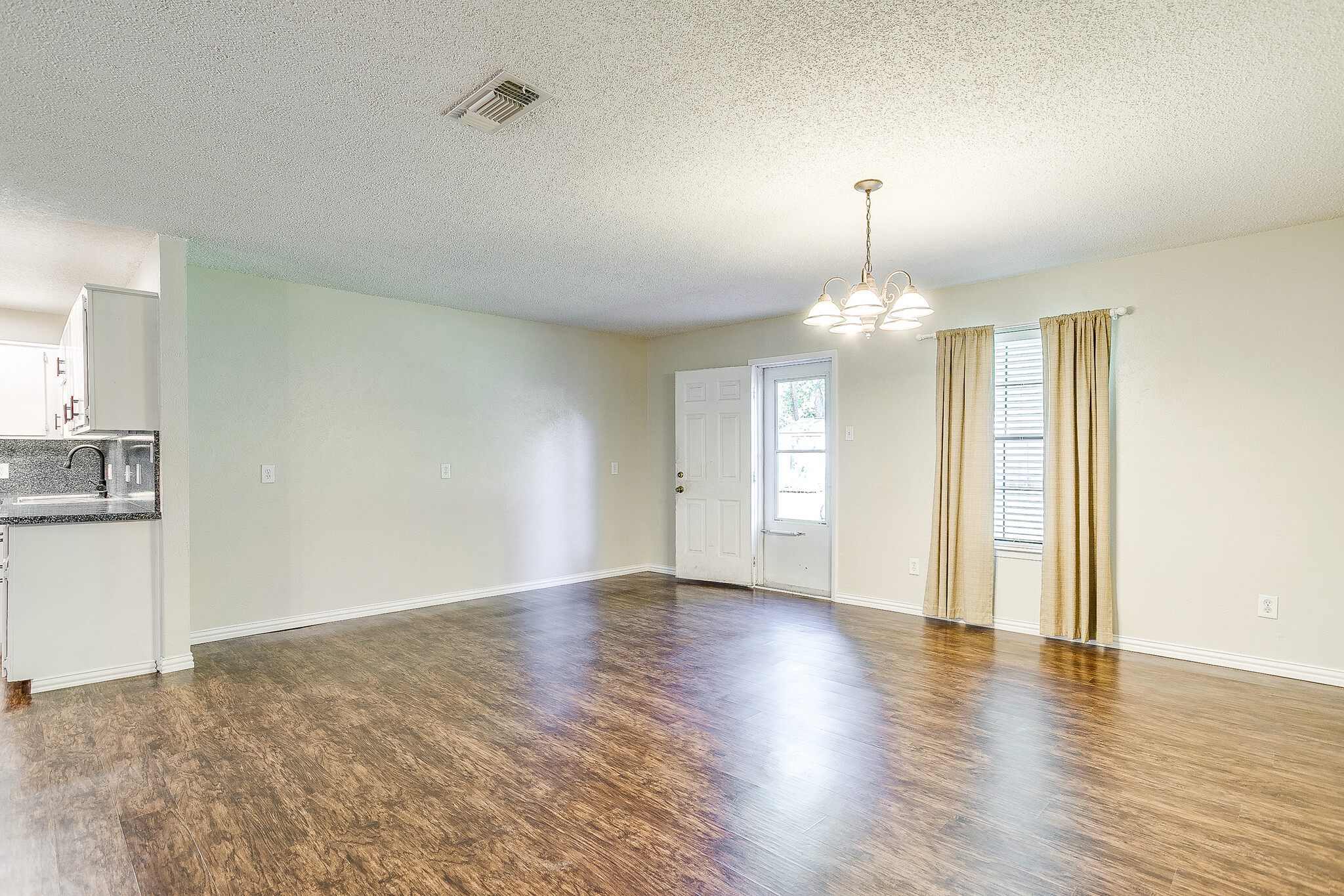 Building Photo - 1104 Sproles Dr
