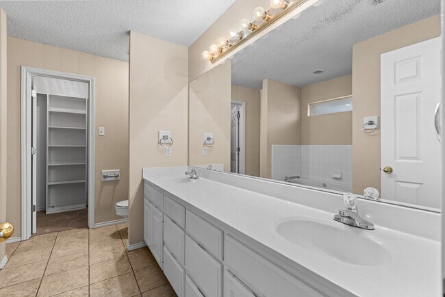 Building Photo - 2503 Hoya Dr